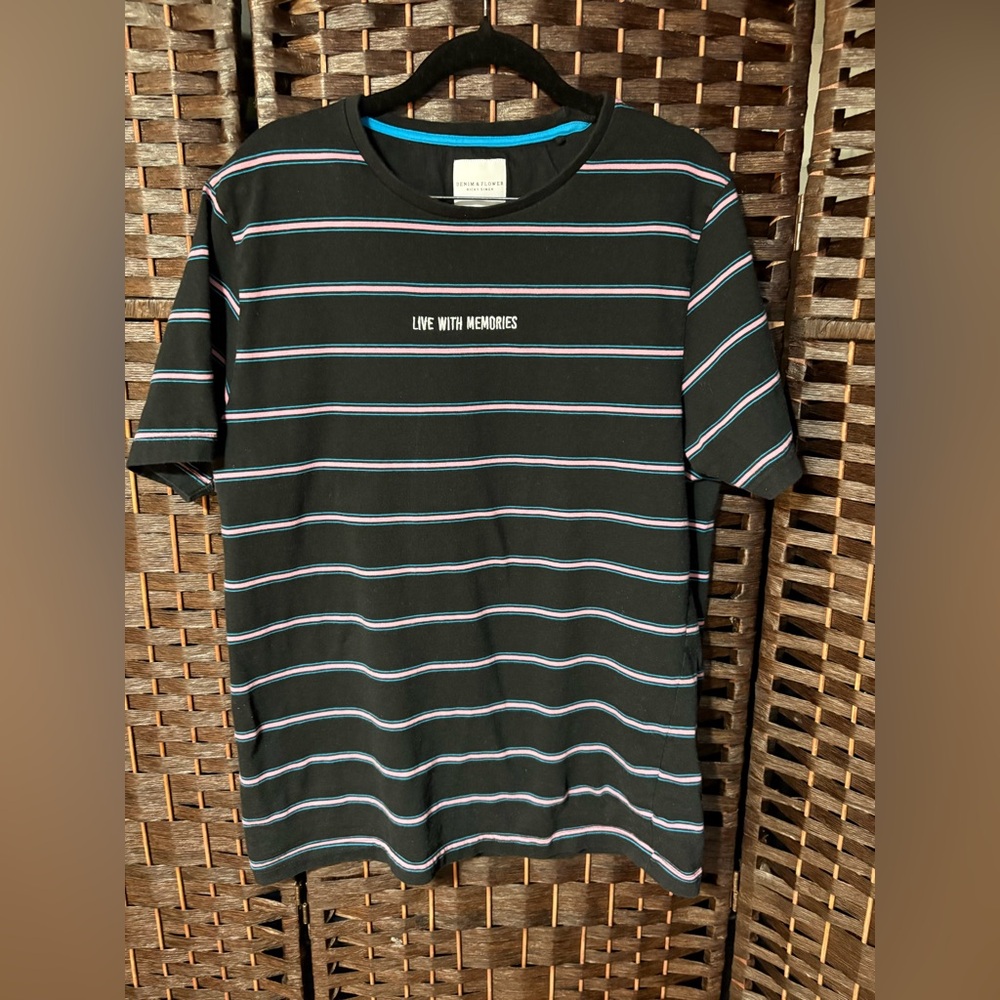 Denim & Flower Ricky Singh Men’s Large Striped Graphic Tee “Live With Memories”